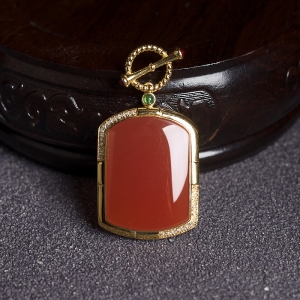 18K樱桃红南红方形吊坠