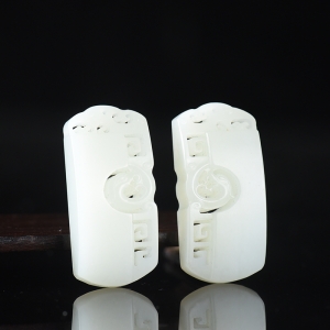 籽料和田白玉龙凤牌吊坠（二件）