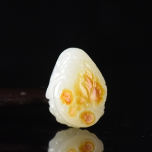 籽料和田白玉金鱼吊坠