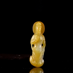 籽料和田玉黄沁观音吊坠