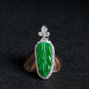 18K糯种翠绿翡翠金枝玉叶吊坠