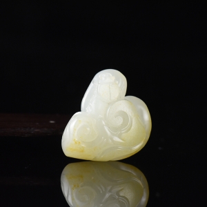 籽料和田白玉如意吊坠