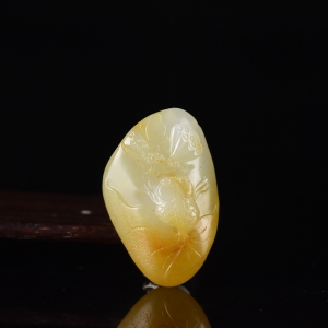 籽料和田玉金鱼吊坠