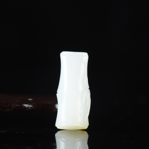 籽料和田白玉节节高吊坠