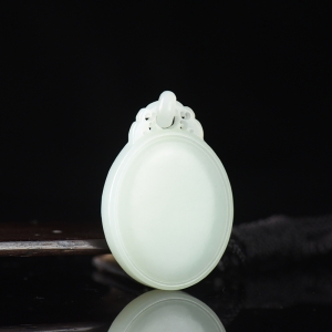 籽料和田白玉无事牌吊坠