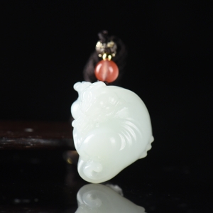 籽料和田白玉貔貅吊坠