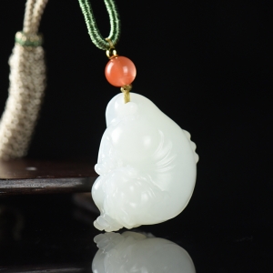 籽料和田白玉貔貅吊坠