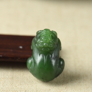 山料和田碧玉貔貅吊坠