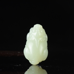 山料和田白玉貔貅吊坠