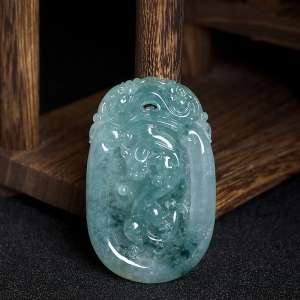 冰种飘花翡翠仿古龙吊坠