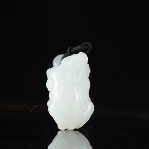 山流水料和田羊脂白玉貔貅吊坠