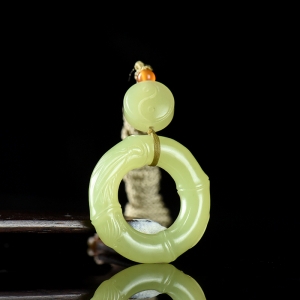 山料和田黄玉竹节吊坠