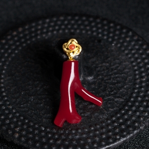 18K阿卡牛血红珊瑚树枝吊坠