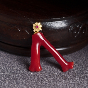 18K阿卡牛血红珊瑚树枝吊坠