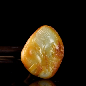 籽料和田玉守护吊坠