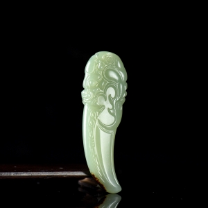 籽料和田青玉龙牙吊坠