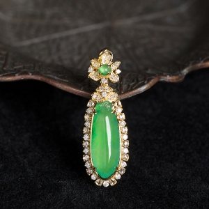 18K冰种浅绿翡翠福瓜吊坠