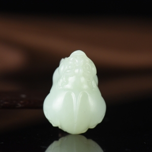 籽料和田白玉貔貅吊坠