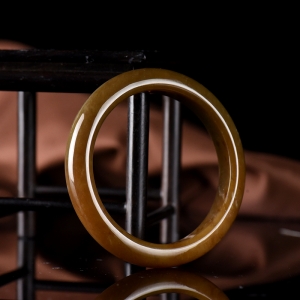 55.5mm山料和田糖玉手镯