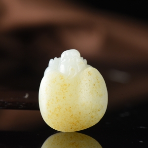 籽料和田白玉龙龟吊坠