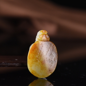 籽料和田玉龙龟吊坠