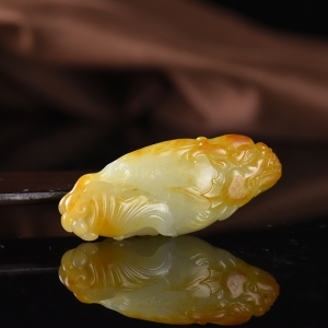 籽料和田白玉鱼化龙吊坠