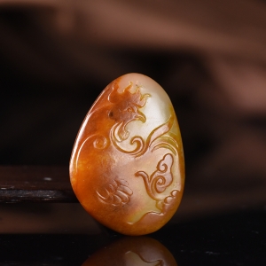 籽料和田玉酉鸡吊坠