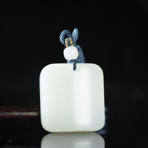 籽料和田白玉无事牌吊坠