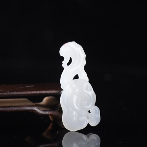 籽料和田白玉如意吊坠