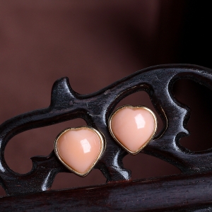 18KMOMO珊瑚心形耳钉