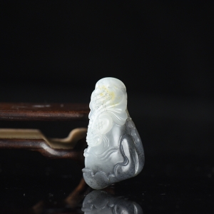 籽料和田玉青花年年有余吊坠