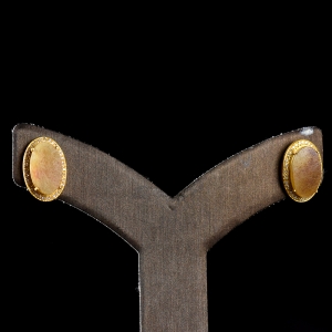 18K籽料和田玉耳钉