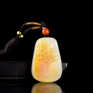 籽料和田白玉守护吊坠