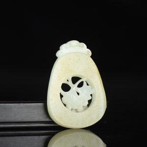 籽料和田白玉银杏吊坠