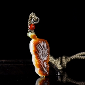 籽料和田玉红皮金玉满堂吊坠