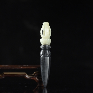 山料和田玉青花金刚杵吊坠