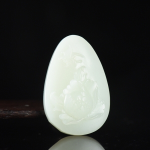 籽料和田白玉牡丹吊坠