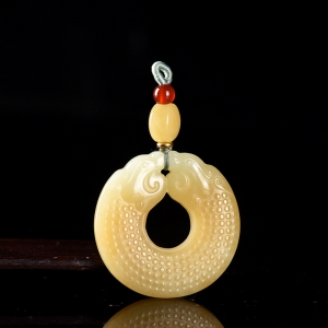 山料和田糖玉双龙戏珠吊坠
