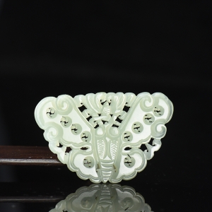 和田玉老玉蝴蝶吊坠