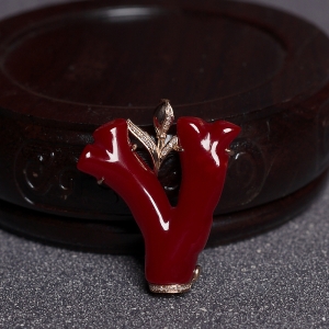 18K阿卡牛血红珊瑚树枝吊坠