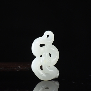 籽料和田白玉蛇吊坠