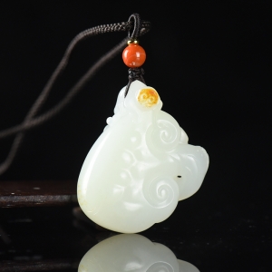 籽料和田白玉如意吊坠