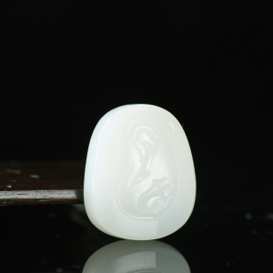 籽料和田白玉观音吊坠