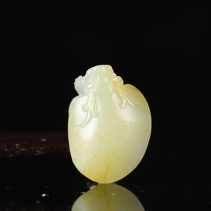 籽料和田白玉龙龟吊坠