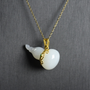 18K山料和田羊脂白玉福禄吊坠