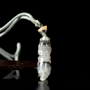 籽料和田玉青花旺财吊坠