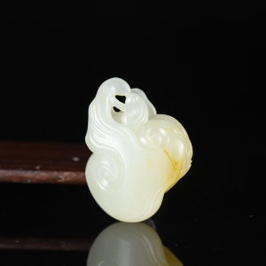 籽料和田白玉如意吊坠