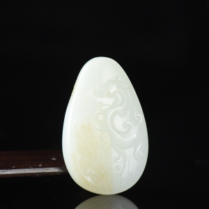 籽料和田白玉龙之守护吊坠