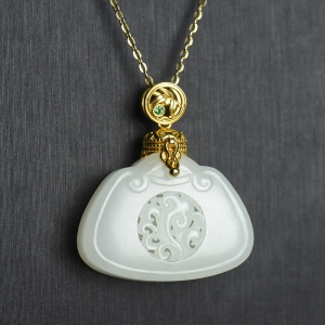 18K籽料和田白玉如意香囊吊坠