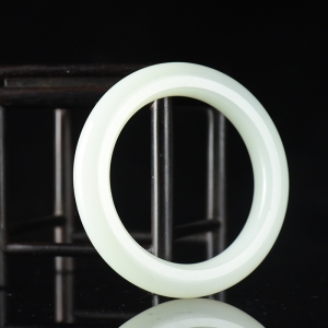 55.5mm籽料和田白玉手镯